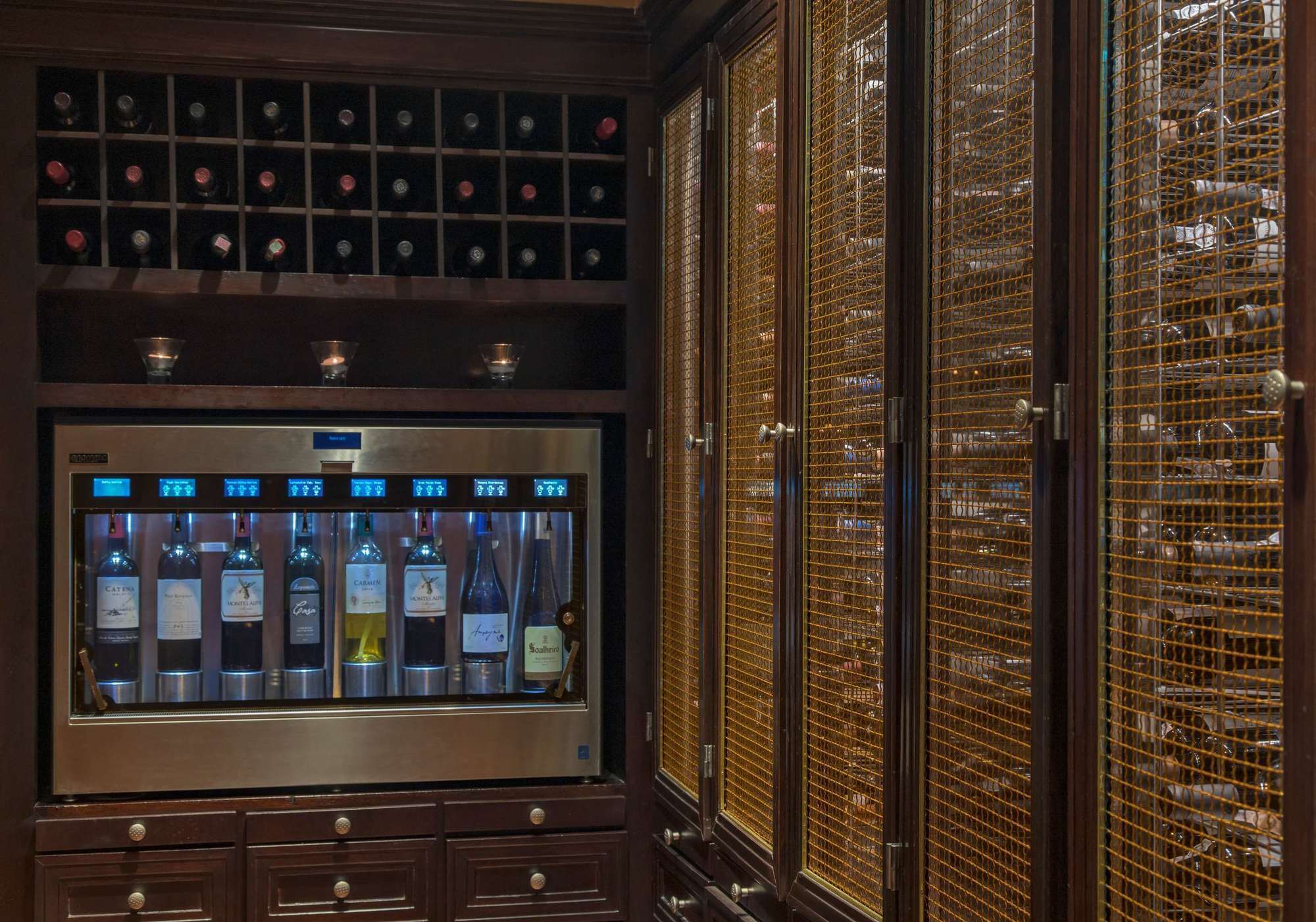 Sheraton Reserva Do Paiva Кабу-ди-Санту-Агостинью Экстерьер фото Wine dispenser