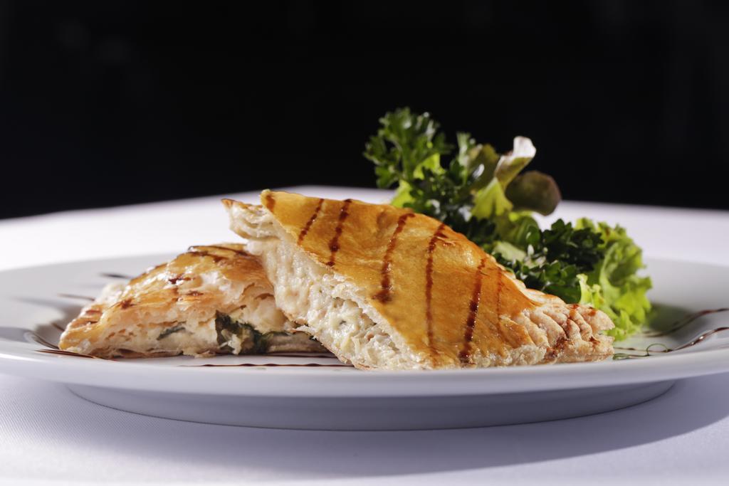 Sheraton Reserva Do Paiva Кабу-ди-Санту-Агостинью Экстерьер фото A grilled chicken breast